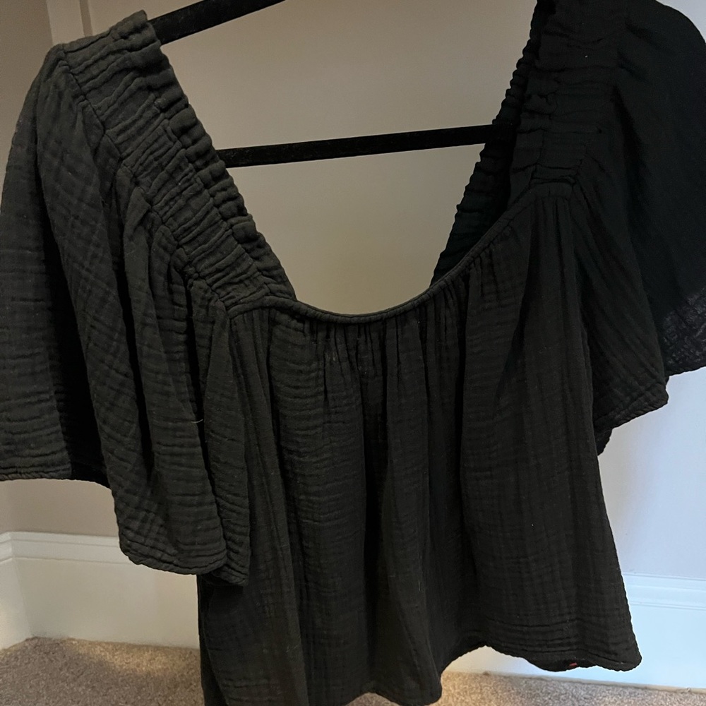 Xirena flutter sleeve blouse size L